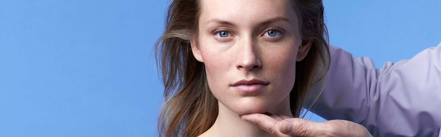 laroche posay homepage footer model right dermato